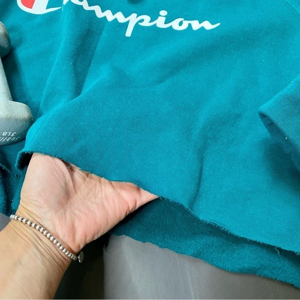 Trendy Champion sport sweatshirt w raw hem and cosy hood - gym ready - Picture 7 of 8